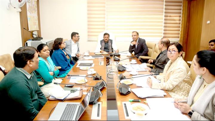 स्वास्थ्य विभाग के रिक्त पदों की पूर्ति प्राथमिकता से करें पूर्ण - उप मुख्यमंत्री श्री शुक्ल